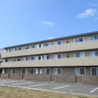 芦城中学校から徒歩1分! 芦城中学校から徒歩1分!