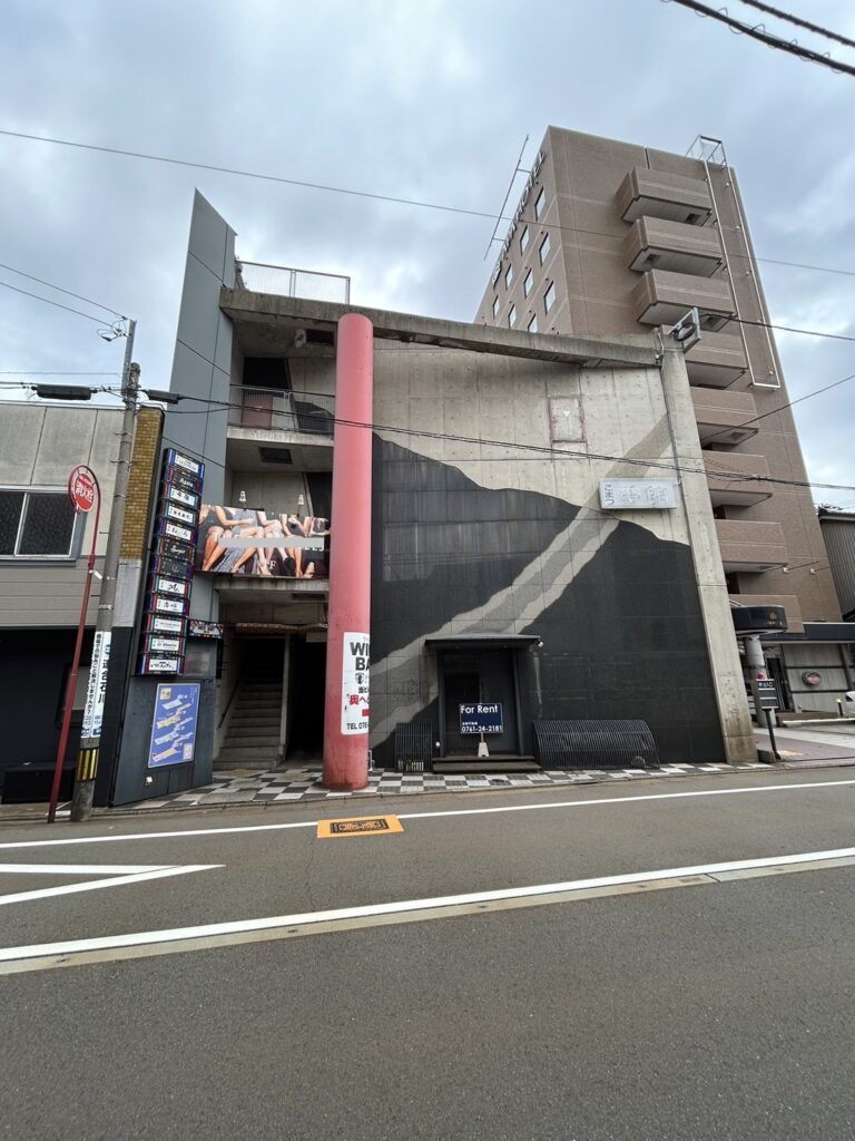 木目調の内装です