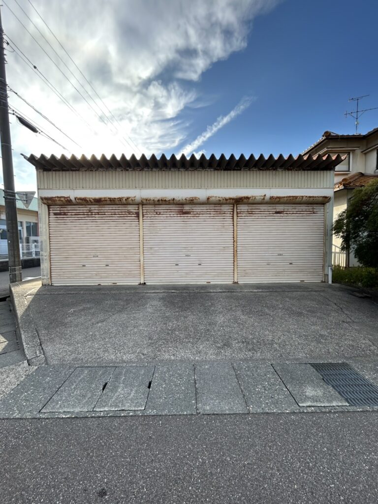 シャッター付き倉庫
