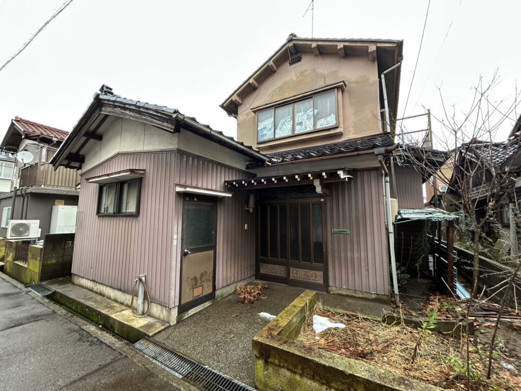 小松駅まで徒歩12分